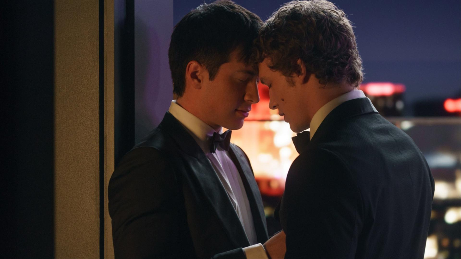 Hudson Williams, left, as Shane Hollander and Connor Storrie as Ilya Rozanov with their foreheads touching