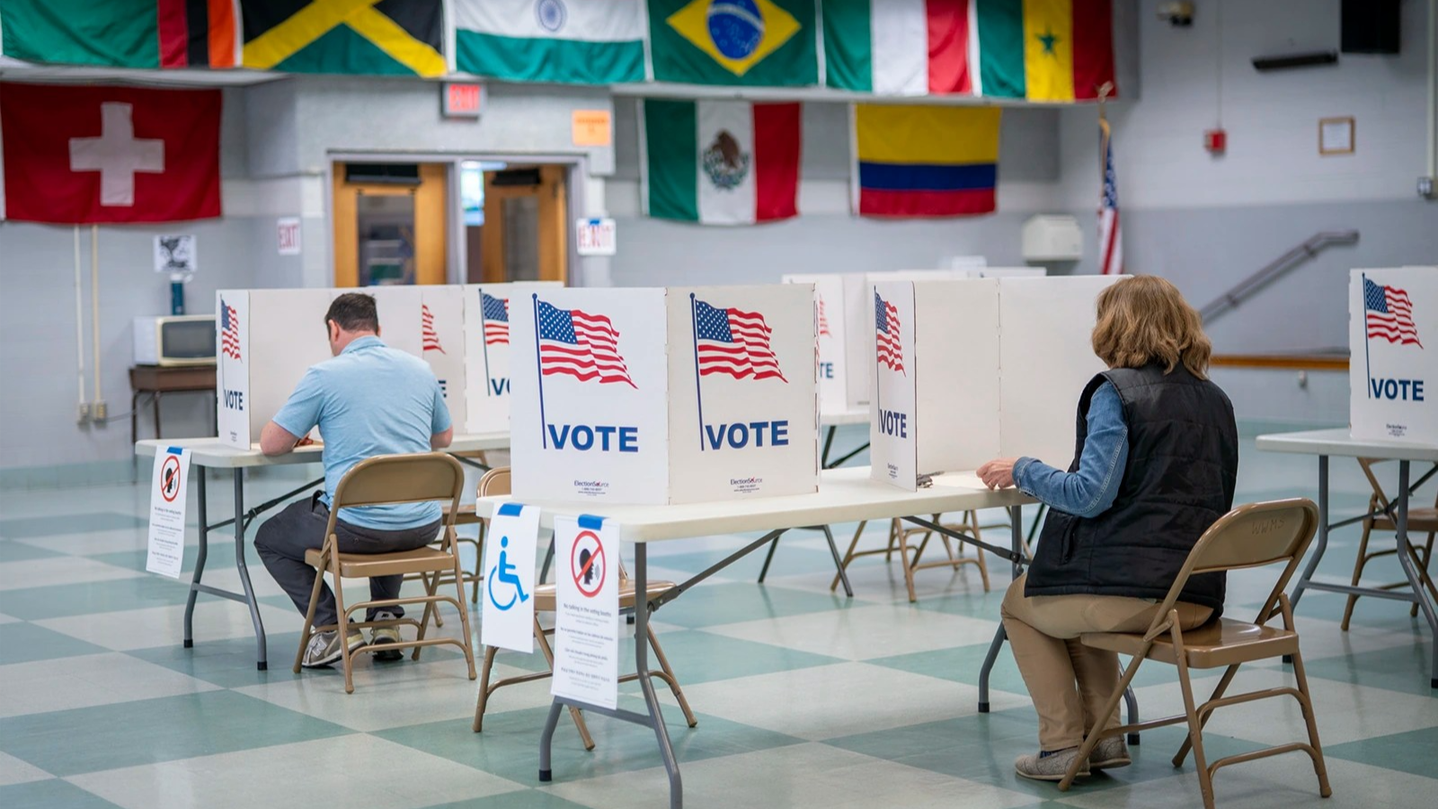 People voting