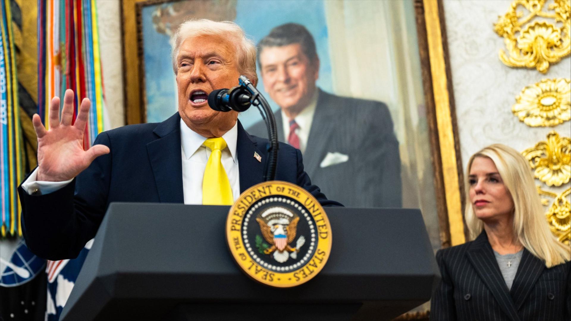 Donald Trump, Pam Bondi