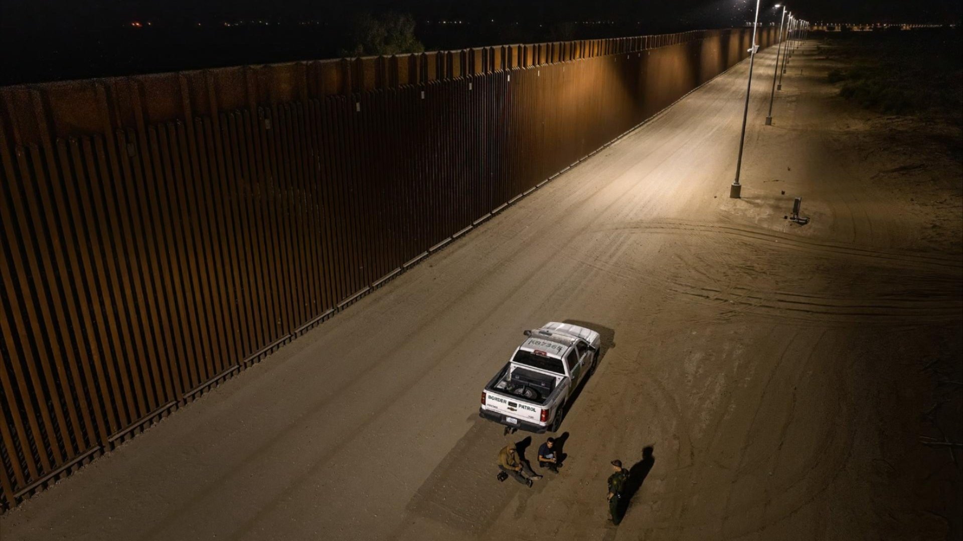 Border Patrol agents making arrests