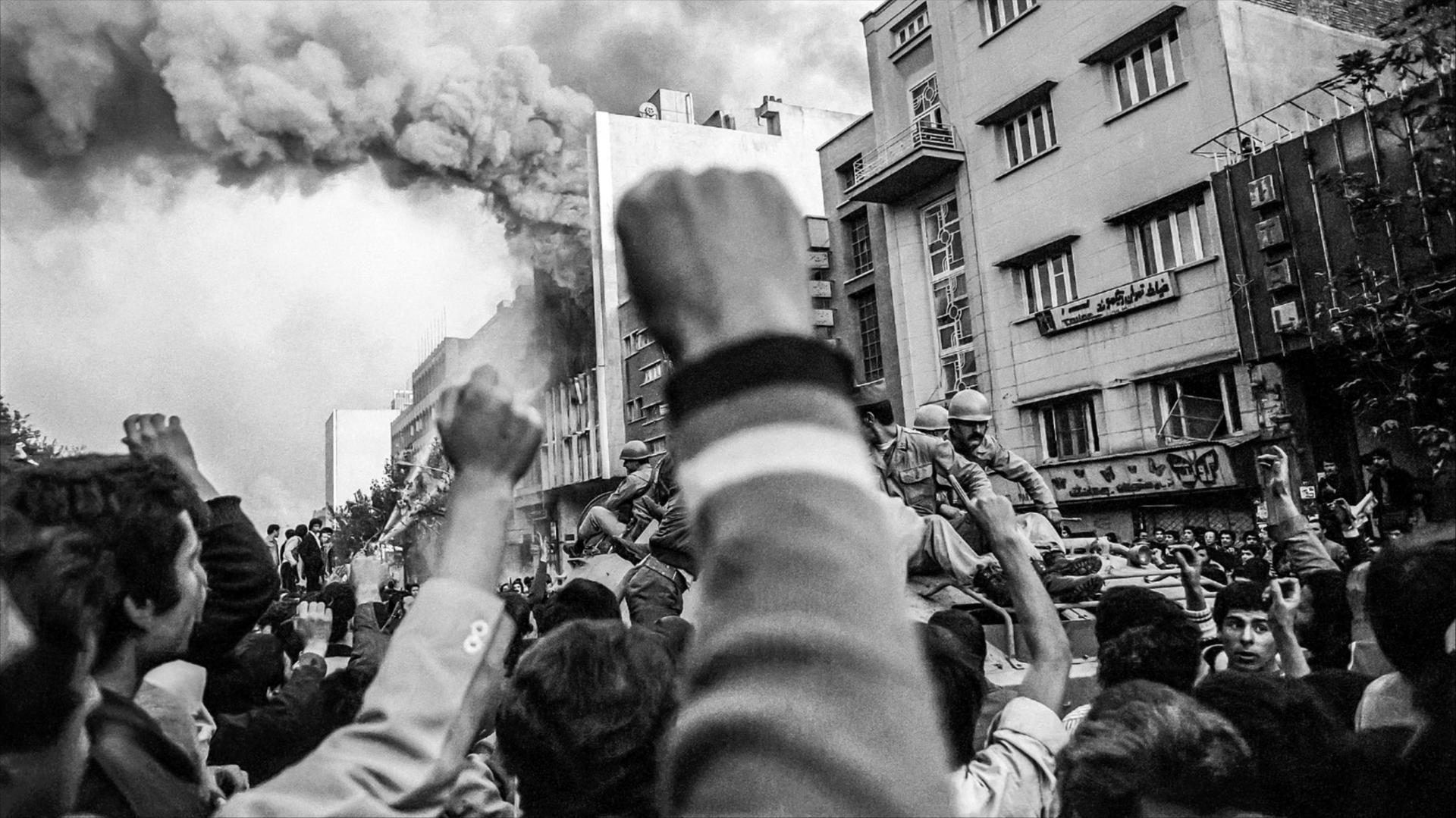 Troops loyal to Shah Mohammad Reza Pahlavi and a protesting crowd