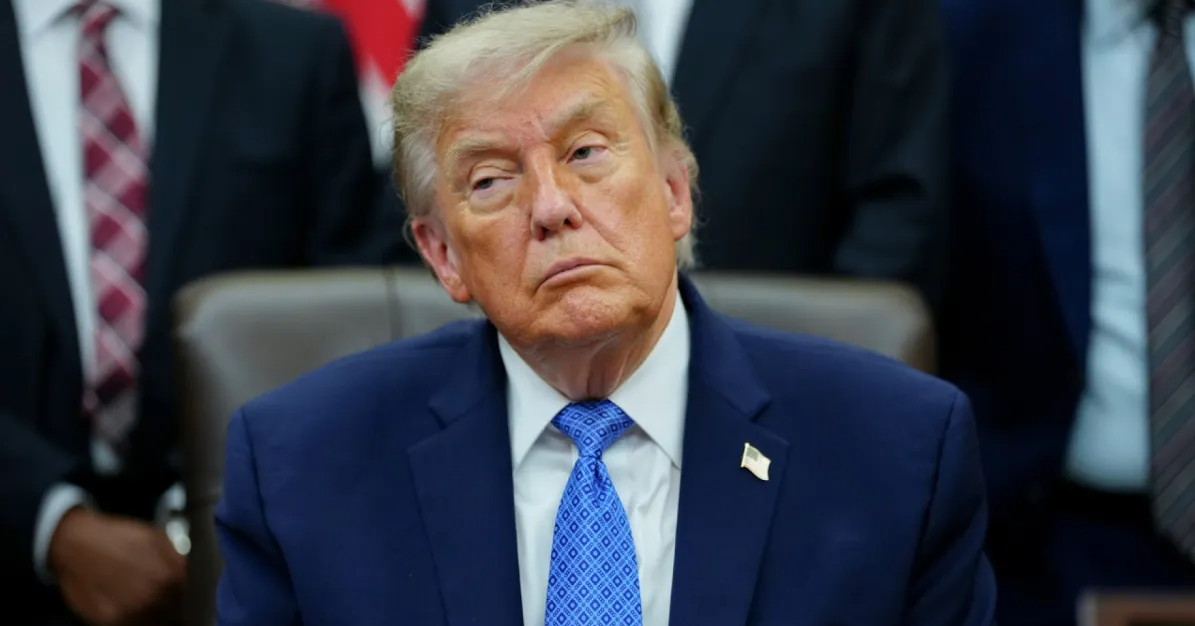 Donald Trump in oval office