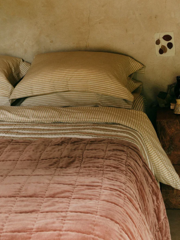 Toast coverlet