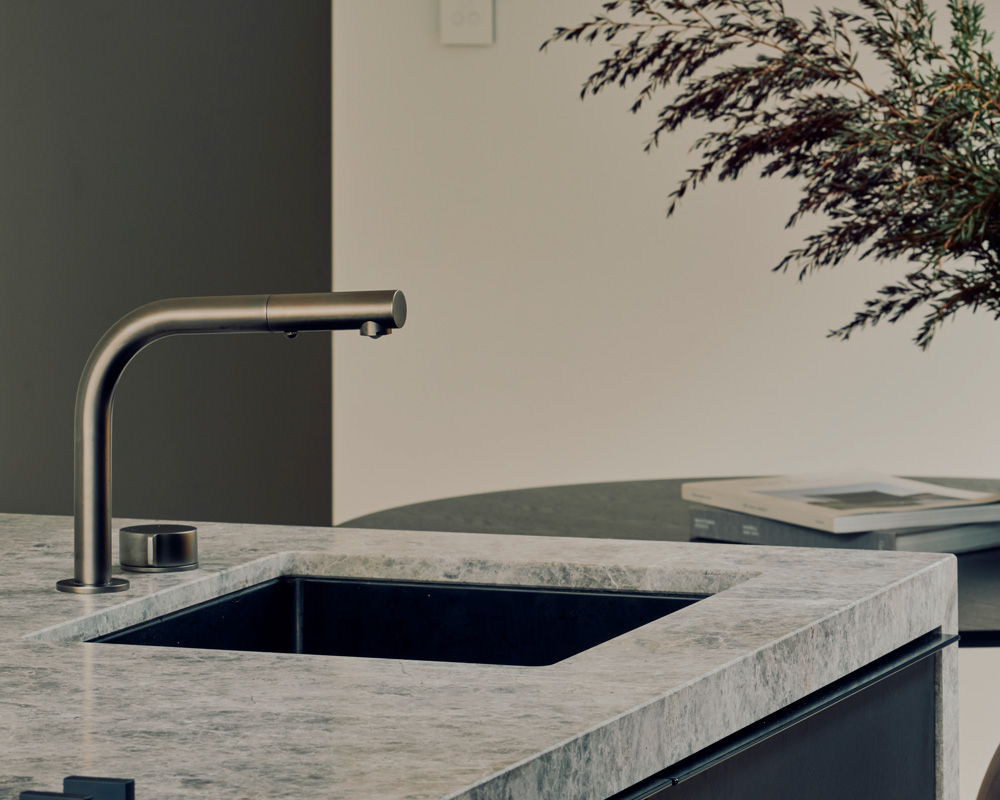 ROGERSELLER'S SIGNATURE KITCHEN