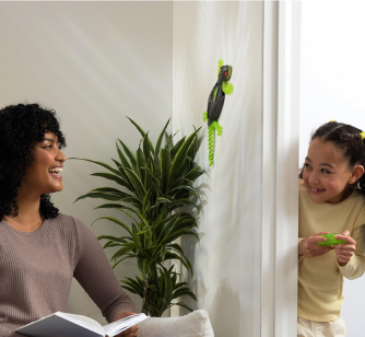 A wall-crawling gecko toy