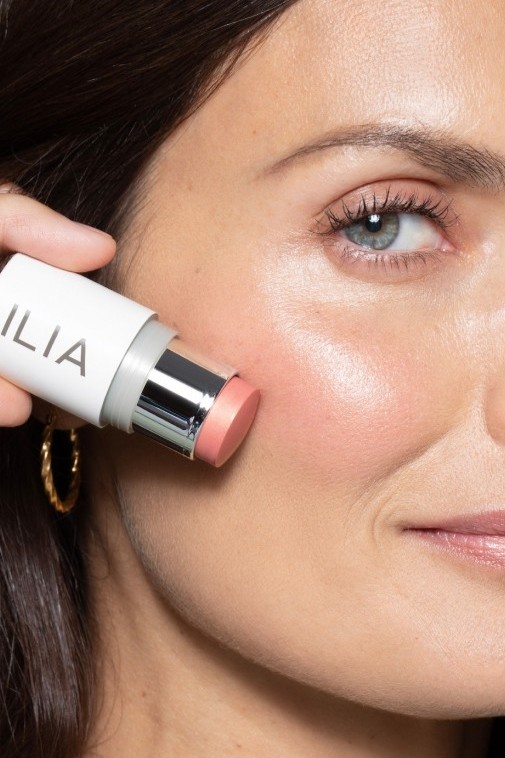 A blush that wakes our face up…