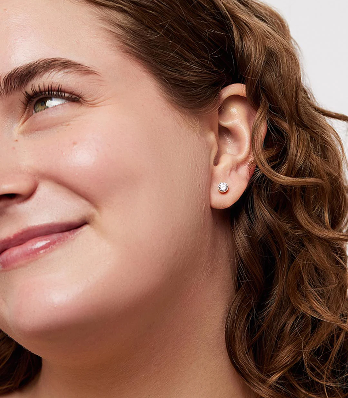 Invisible Set Studs Medium