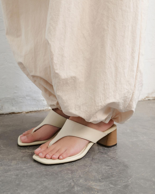 A pair of sandals you can dress up or down…