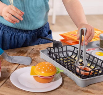 A flip & grill play set 