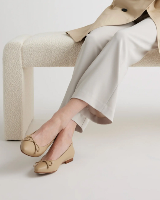 Italian Leather Pointed Bow Flat