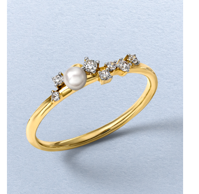 Yellow gold ring with a white pearl and round-cut diamond accents.