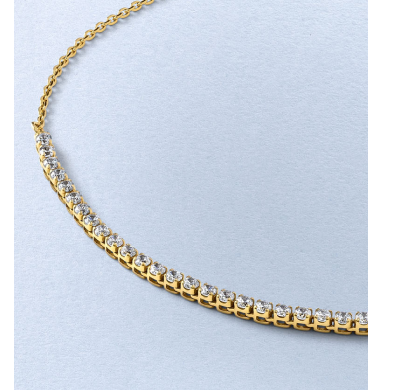 Yellow gold tennis bracelet featuring a graduated row of diamonds.