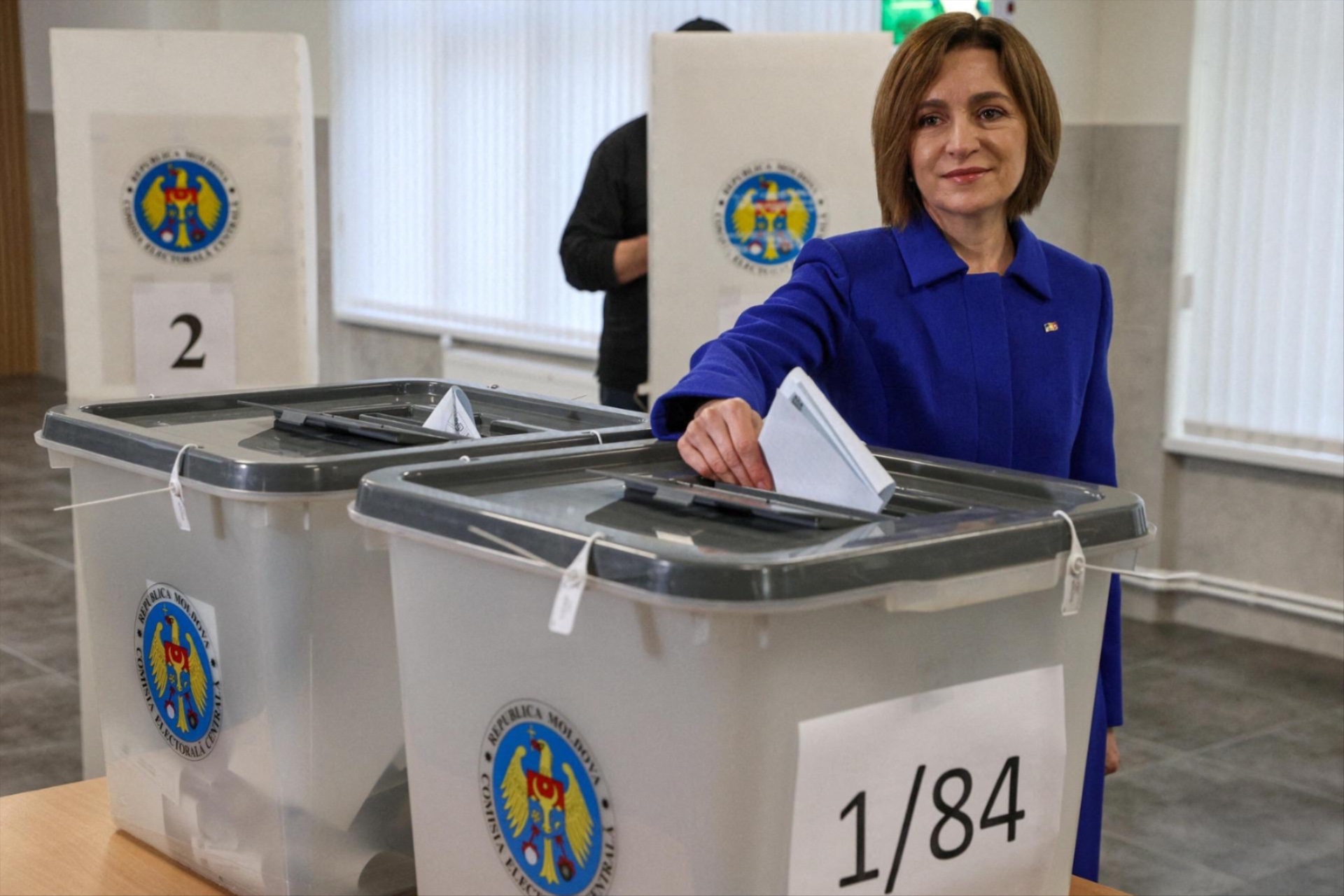 Moldovan President Maia Sandu votes at a polling station during the country's parliamentary elections in Chisinau, Moldova September 28, 2025.