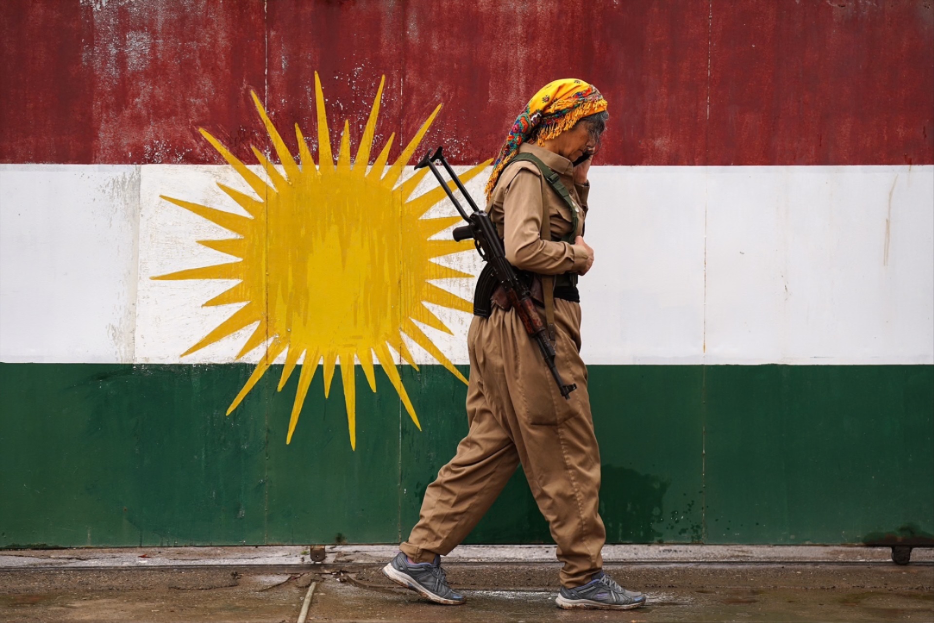 A female Kurdish fighter and member of the Khabat Organization of Iranian Kurdistan (Sazmani Khabat). 