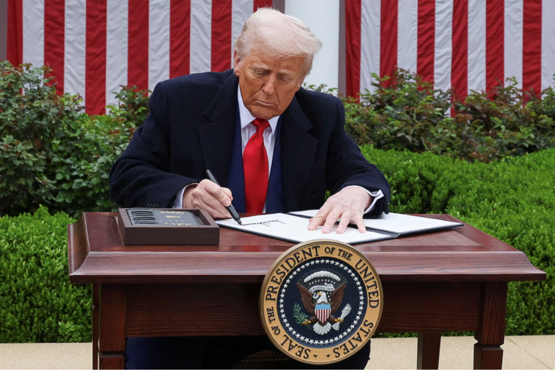 U.S. President Donald Trump signs an executive order on tariffs, in the Rose Garden at the White House in Washington, D.C., U.S., April 2, 2025. REUTERS/Leah Millis/File Photo