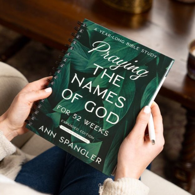 Praying the Names of God for 52 Weeks with Bonus Tear-Out Cards