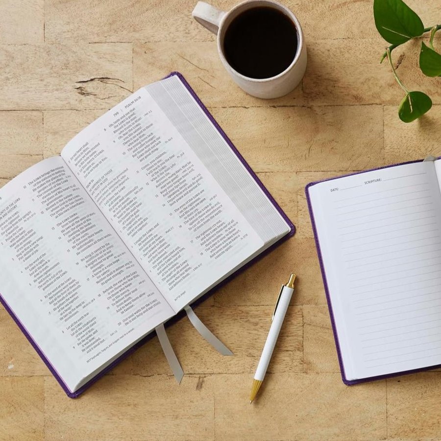 NKJV Personal Size End-of-verse Reference Bible