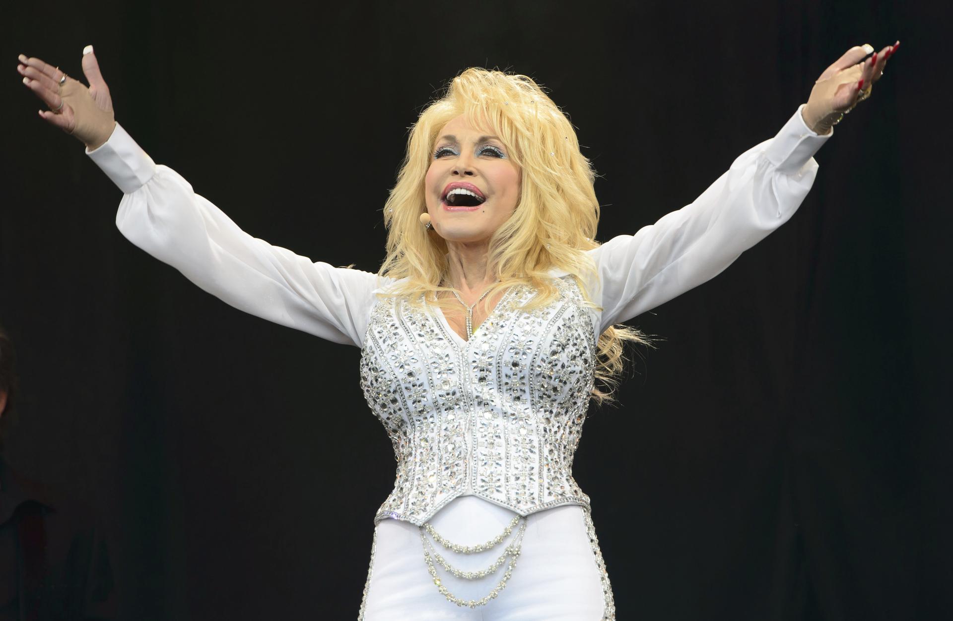 Dolly Parton performs at Glastonbury music festival, 2014. 