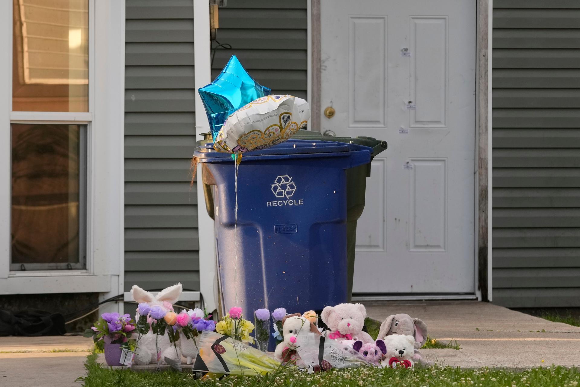 A makeshift memorial is growing on the front lawn of a home in Shreveport, La., on Monday. (AP Photo/Gerald Herbert)
