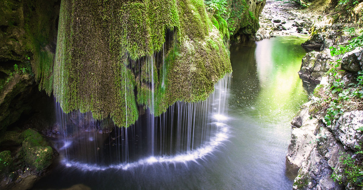 Nature image of snowy mountains