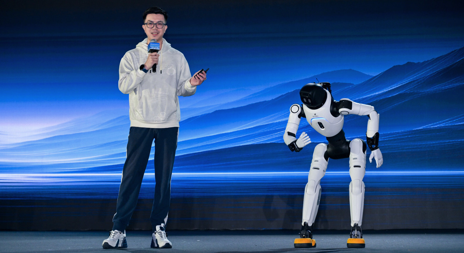 AGIBOT Declares Robots Ready for Real-World Jobs