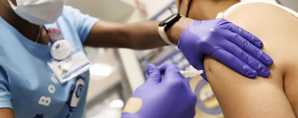 Breiona Lang LVN receives a COVID-19 vaccine.