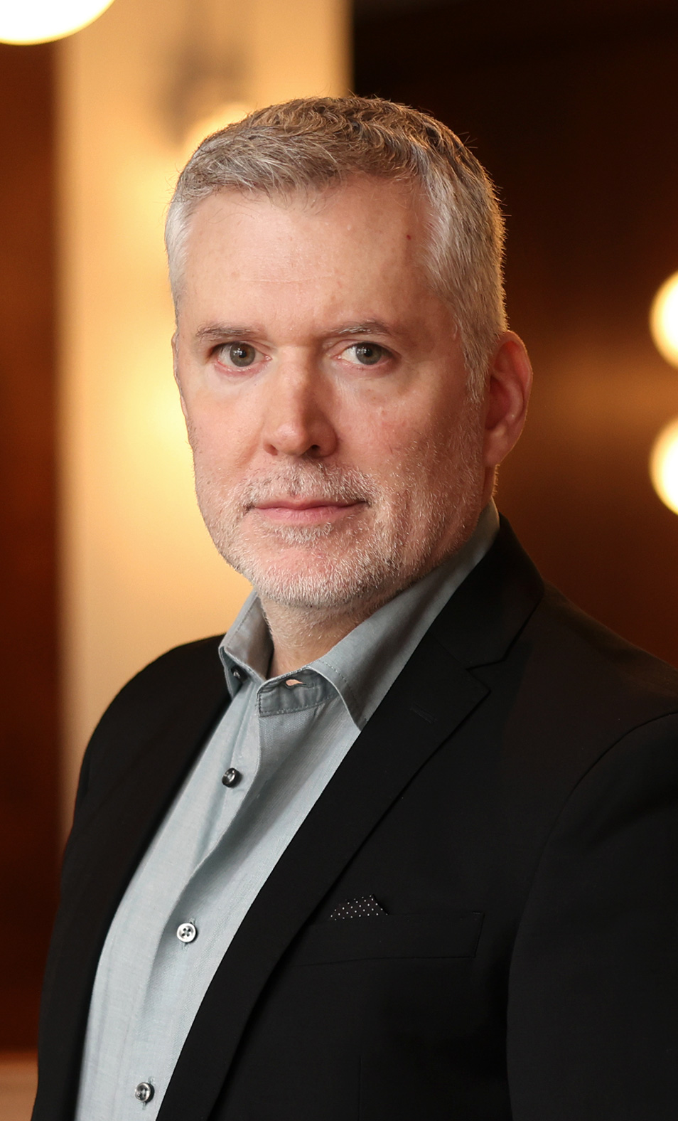 L.A. Times restaurant critic Bill Addison portrait photo