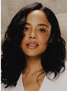 Tess Thompson portrait photo